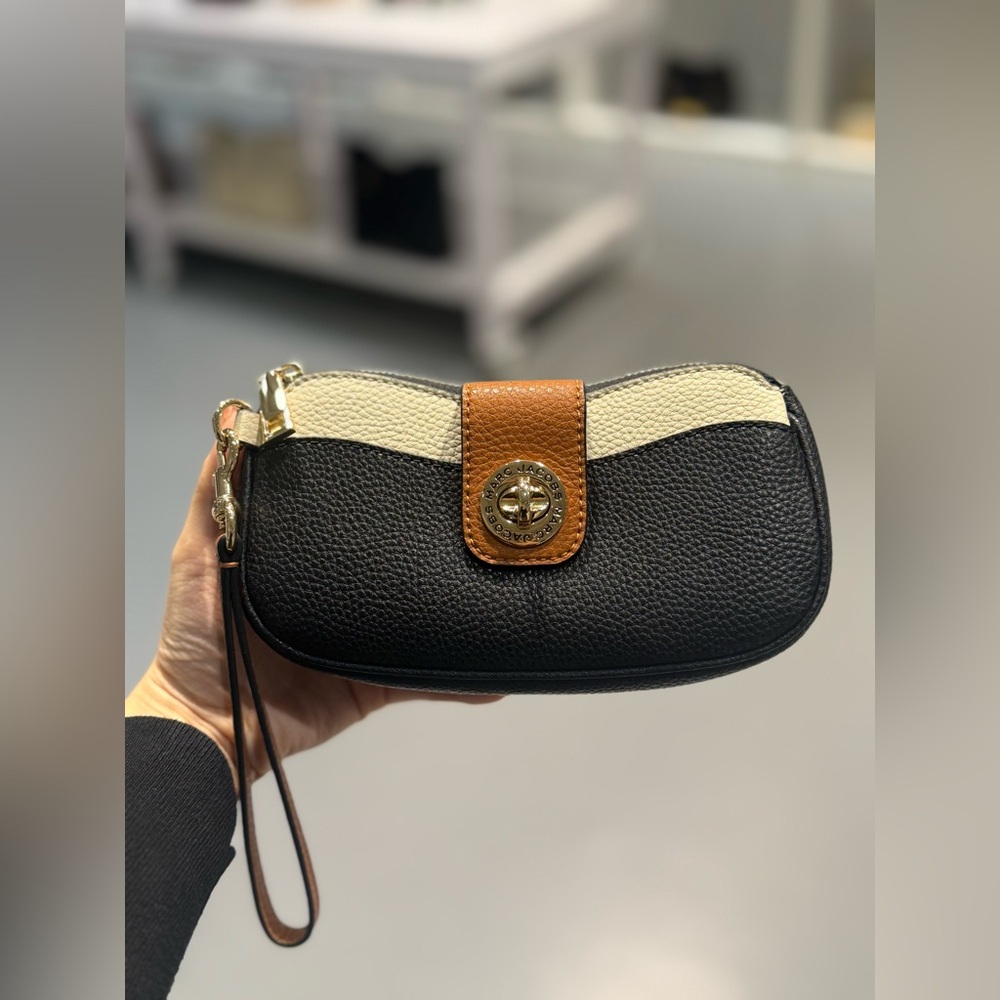 NWT Marc Jacobs Turn Lock Wristlet - Smoke Almond Multi
